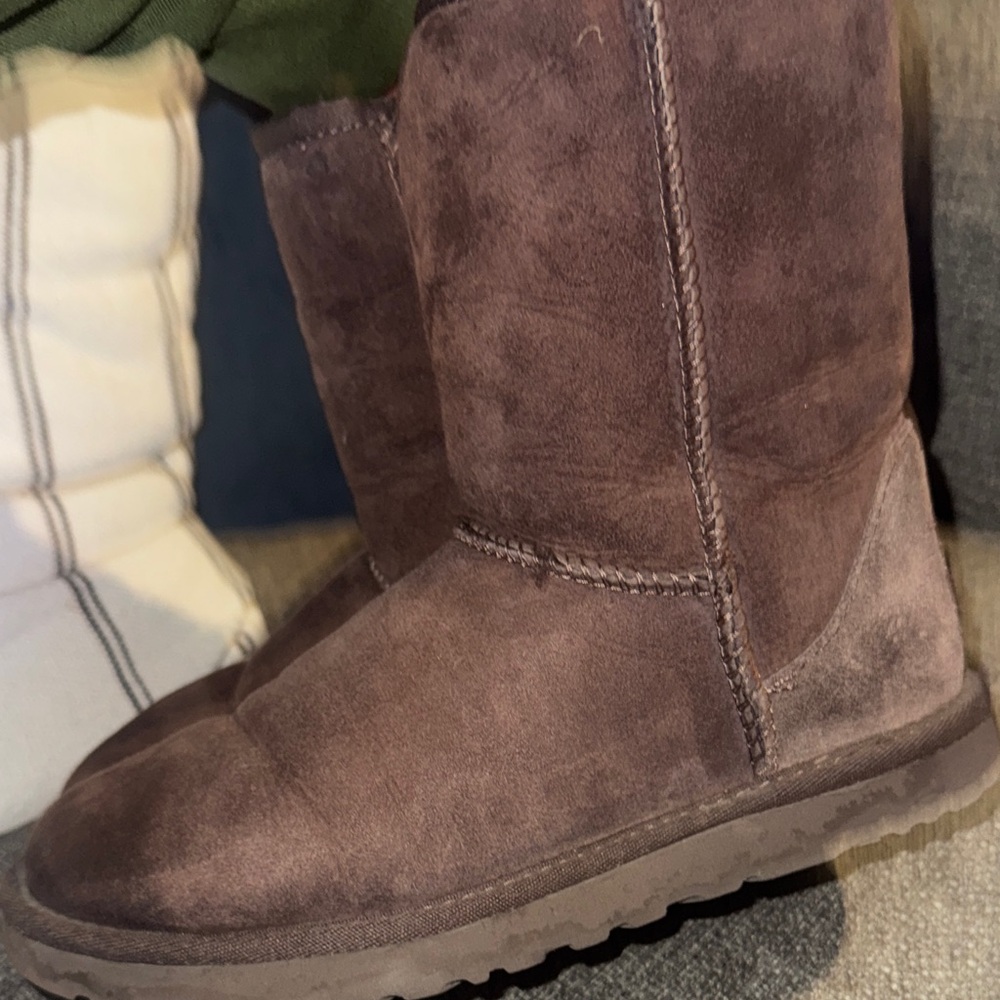 UGGS Classic chocolate Brown Suede Shearling Boots - Picture 10 of 11